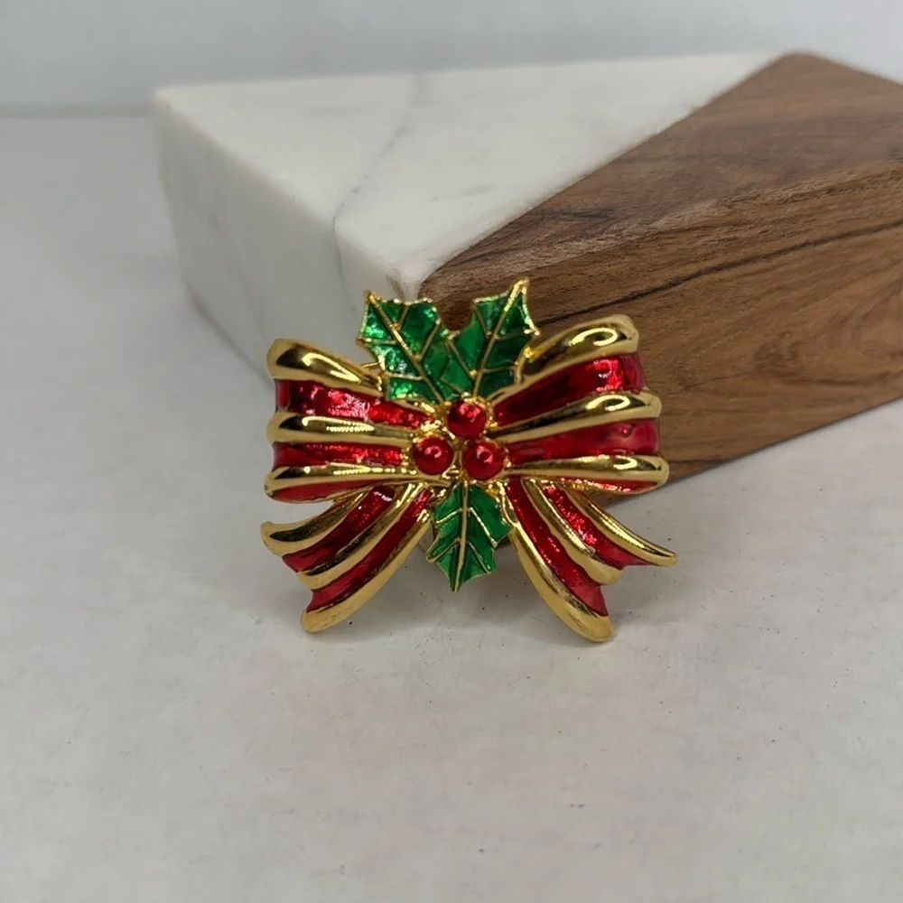 Vintage signed TC Festive Red and Green Bow Brooch lot B26